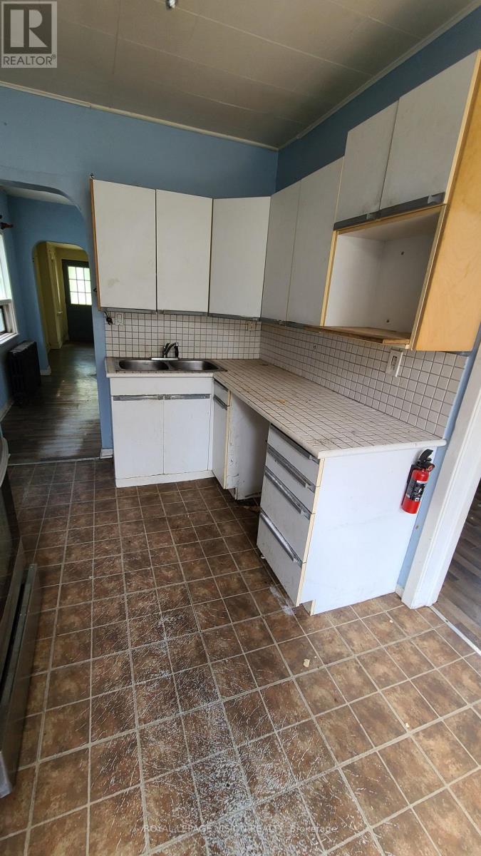 43 Jillson Avenue, Toronto, Ontario M6S 2P3 - Photo 10 - W13524668