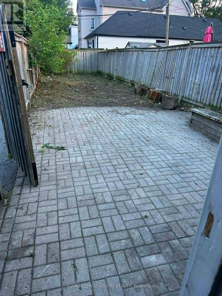 43 Jillson Avenue, Toronto, Ontario M6S 2P3 - Photo 4 - W13524668