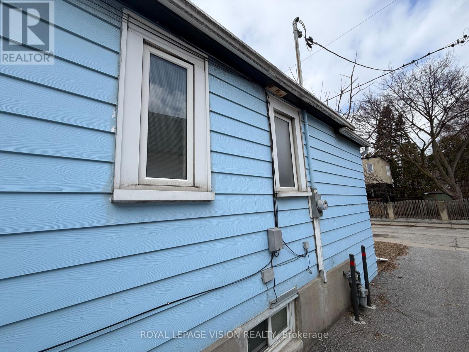 43 Jillson Avenue, Toronto, Ontario M6S 2P3 - Photo 3 - W13524668