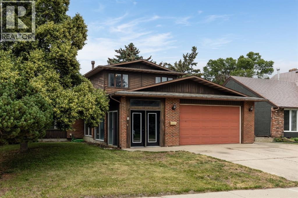 4 Greenwood Court SW, Medicine Hat, Alberta  T1A 7X7 - Photo 2 - A2333434