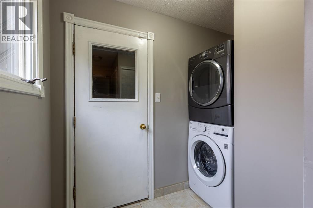 4 Greenwood Court SW, Medicine Hat, Alberta  T1A 7X7 - Photo 25 - A2333434