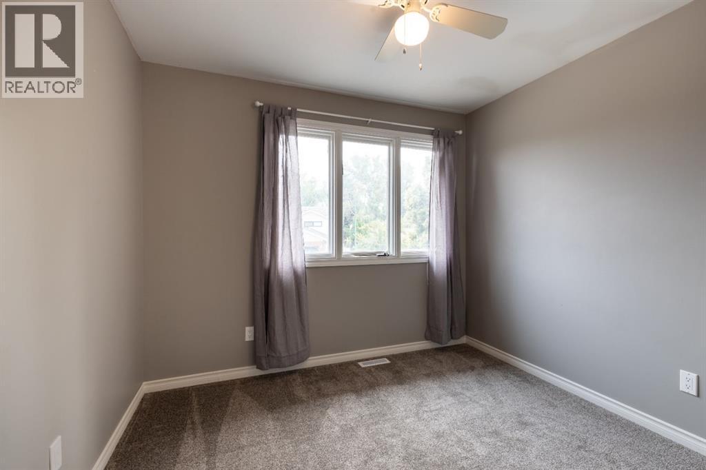 4 Greenwood Court SW, Medicine Hat, Alberta  T1A 7X7 - Photo 33 - A2333434