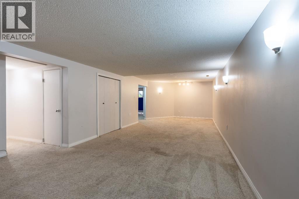 4 Greenwood Court SW, Medicine Hat, Alberta  T1A 7X7 - Photo 40 - A2333434