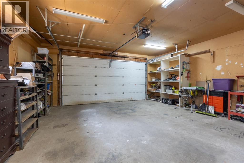 4 Greenwood Court SW, Medicine Hat, Alberta  T1A 7X7 - Photo 44 - A2333434