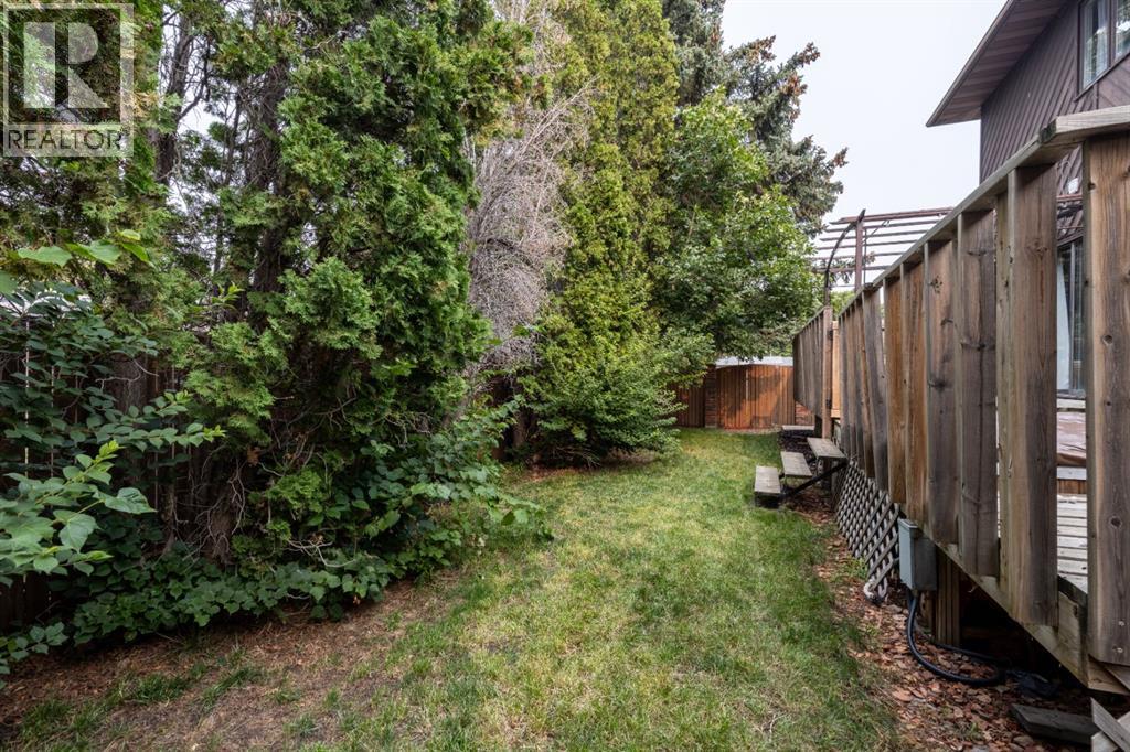 4 Greenwood Court SW, Medicine Hat, Alberta  T1A 7X7 - Photo 50 - A2333434