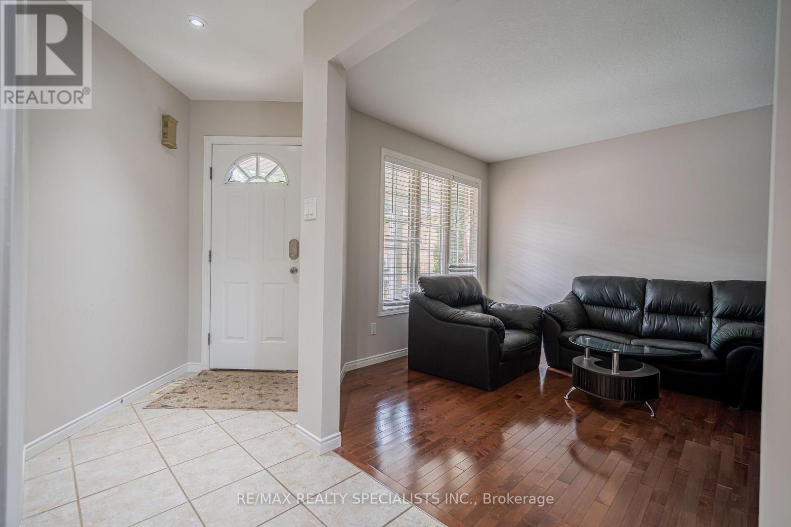 236 Summerfield Drive, Guelph, Ontario  N1L 1L5 - Photo 3 - X13651104