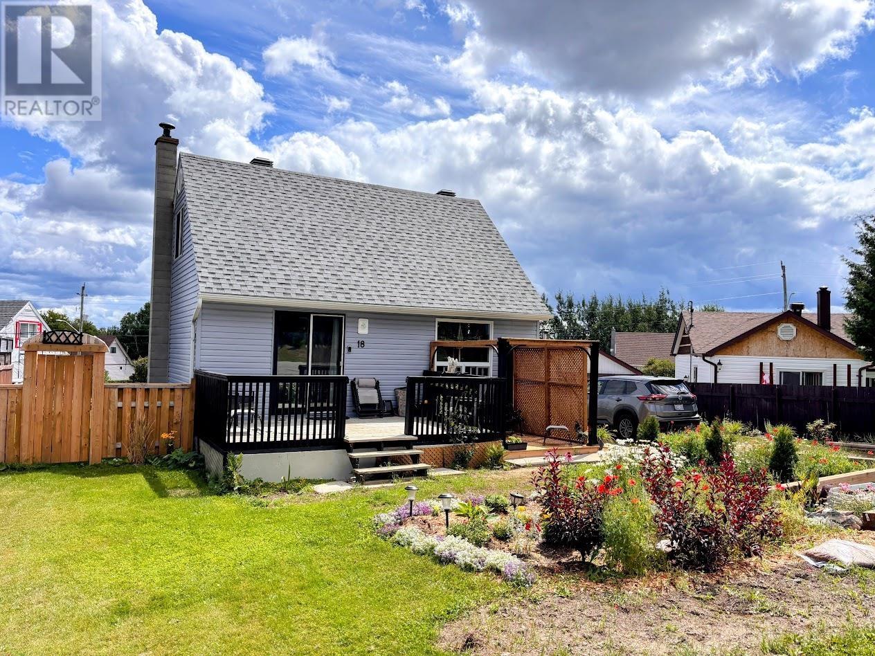 18 Swallow DR, Manitouwadge, Ontario