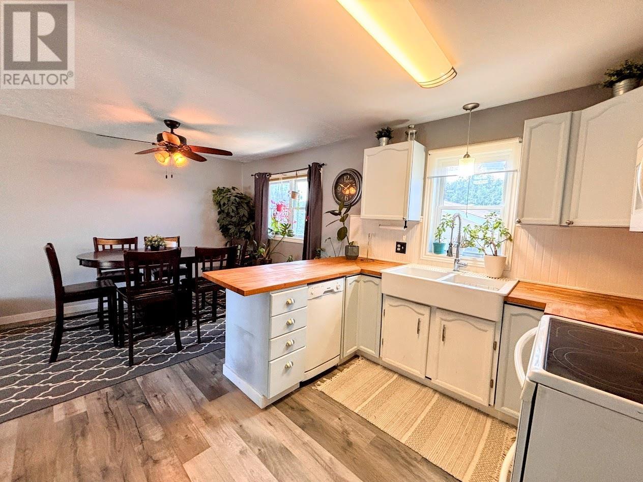 14 Wendego St, Manitouwadge, Ontario  P0T 2C0 - Photo 3 - TB2601844