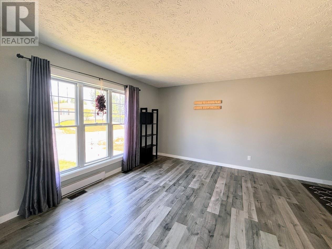 14 Wendego St, Manitouwadge, Ontario  P0T 2C0 - Photo 9 - TB2601844
