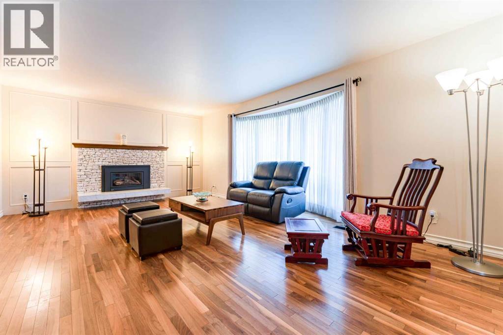 240 Canterville Drive SW, Calgary, Alberta  T2W 3X2 - Photo 9 - A2332366