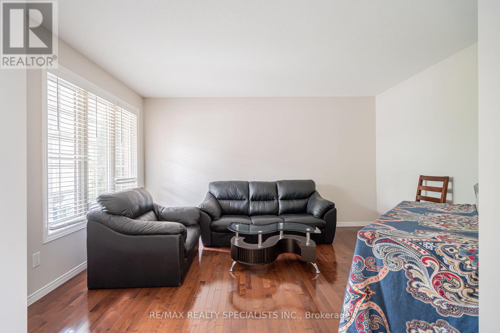 236 Summerfield Drive, Guelph, Ontario  N1L 1L5 - Photo 4 - X13651104