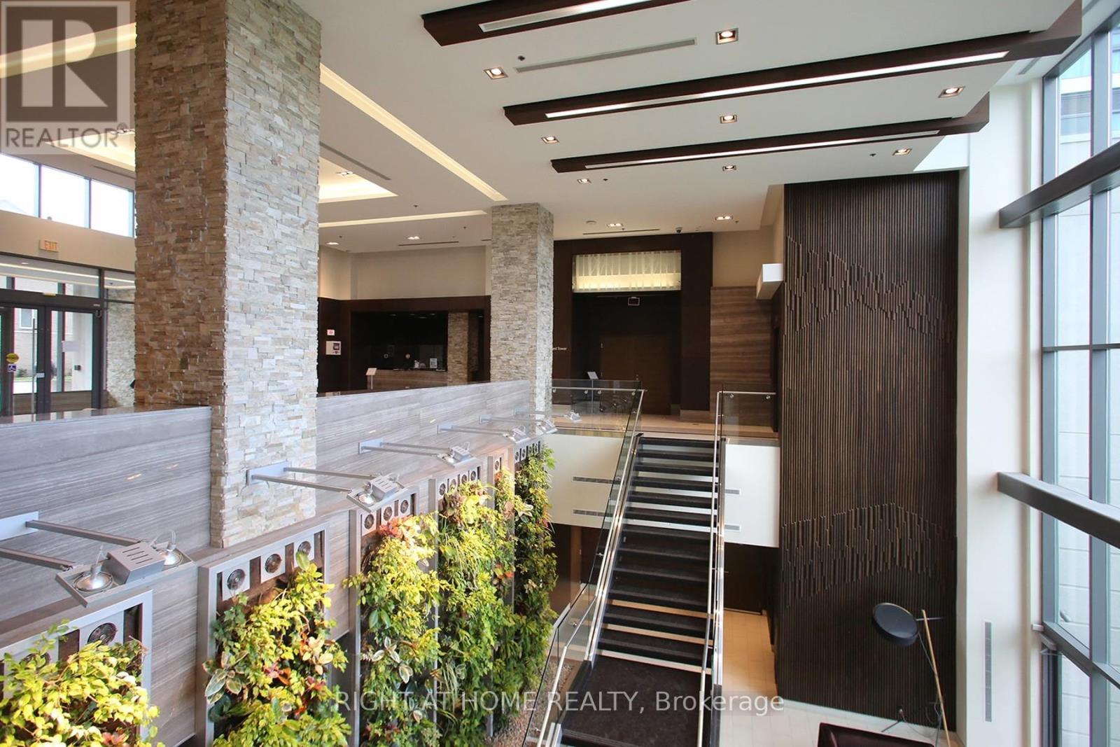 303 - 35 Brian Peck Crescent, Toronto, Ontario  M4G 0A5 - Photo 4 - C13654588