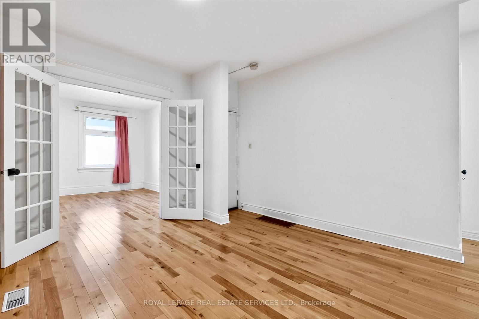 2 - 673 Woodbine Avenue, Toronto, Ontario  M4E 2J3 - Photo 12 - E13654620