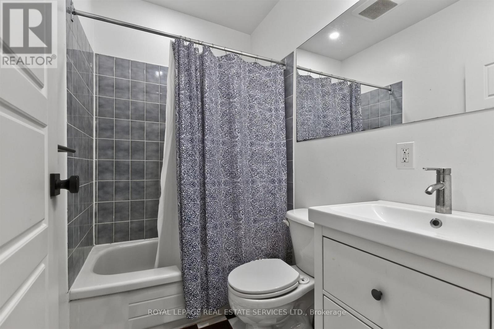 2 - 673 Woodbine Avenue, Toronto, Ontario  M4E 2J3 - Photo 18 - E13654620