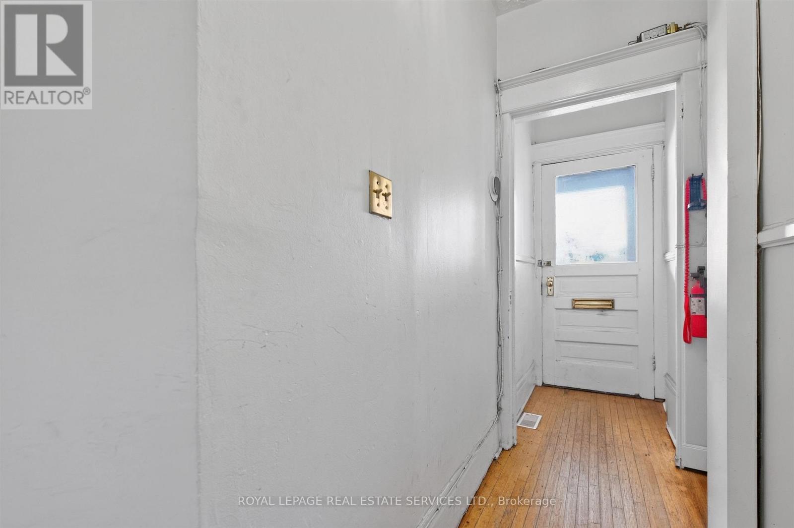 2 - 673 Woodbine Avenue, Toronto, Ontario  M4E 2J3 - Photo 5 - E13654620