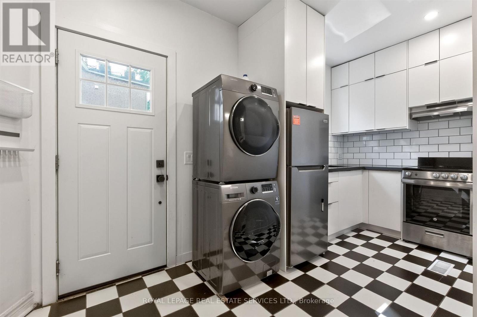 2 - 673 Woodbine Avenue, Toronto, Ontario  M4E 2J3 - Photo 6 - E13654620