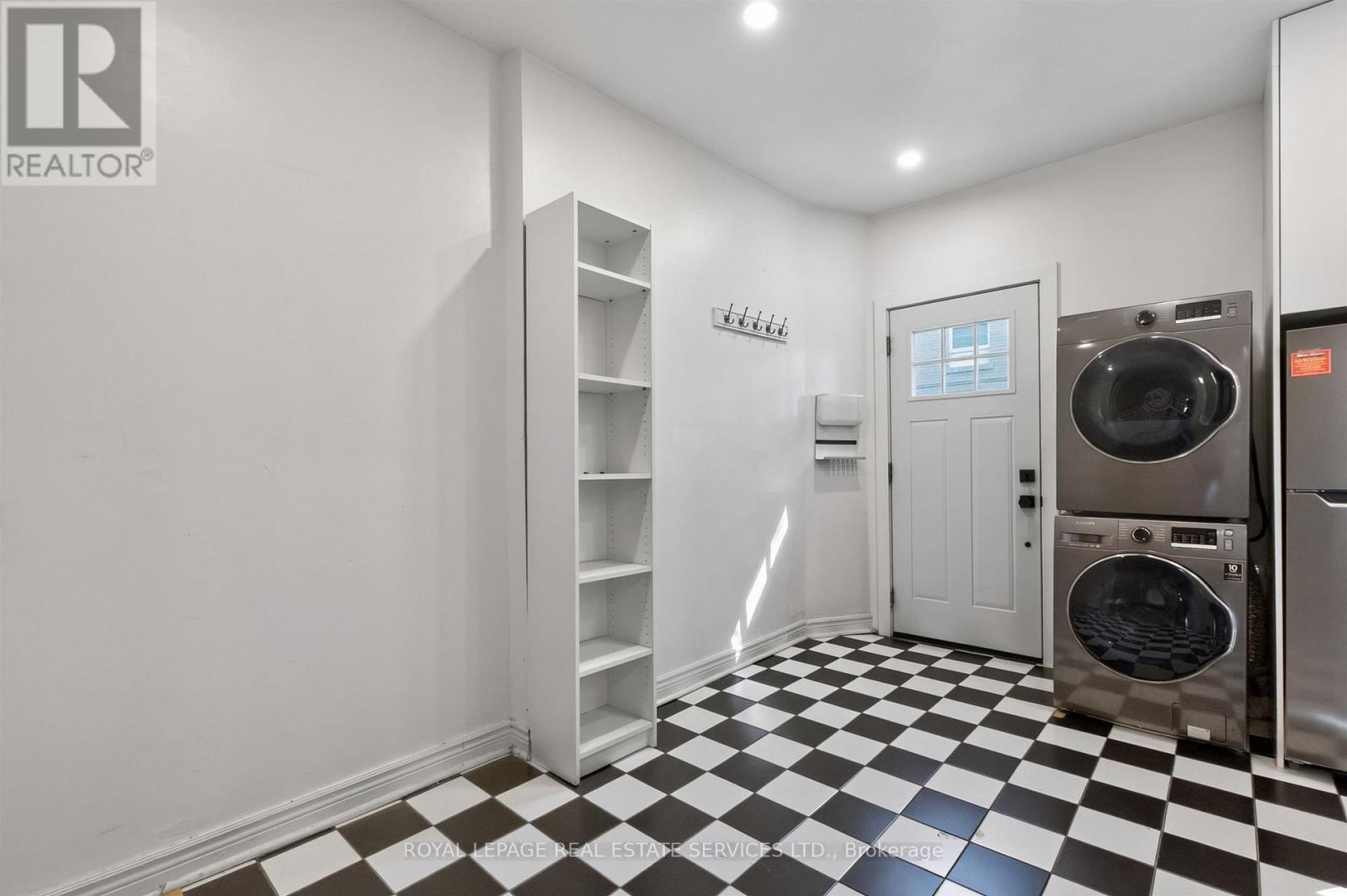 2 - 673 Woodbine Avenue, Toronto, Ontario  M4E 2J3 - Photo 7 - E13654620