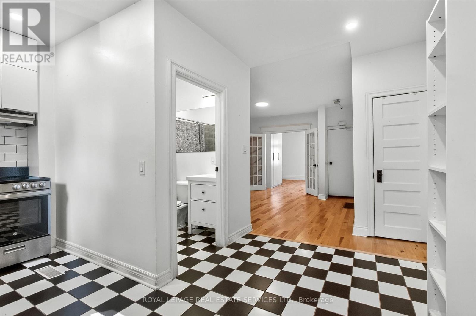 2 - 673 Woodbine Avenue, Toronto, Ontario  M4E 2J3 - Photo 9 - E13654620