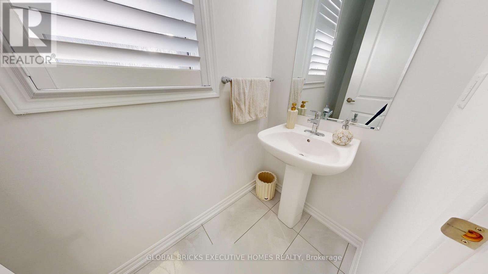 2885 Foxden Square, Pickering, Ontario  L1X 0N9 - Photo 19 - E13654644