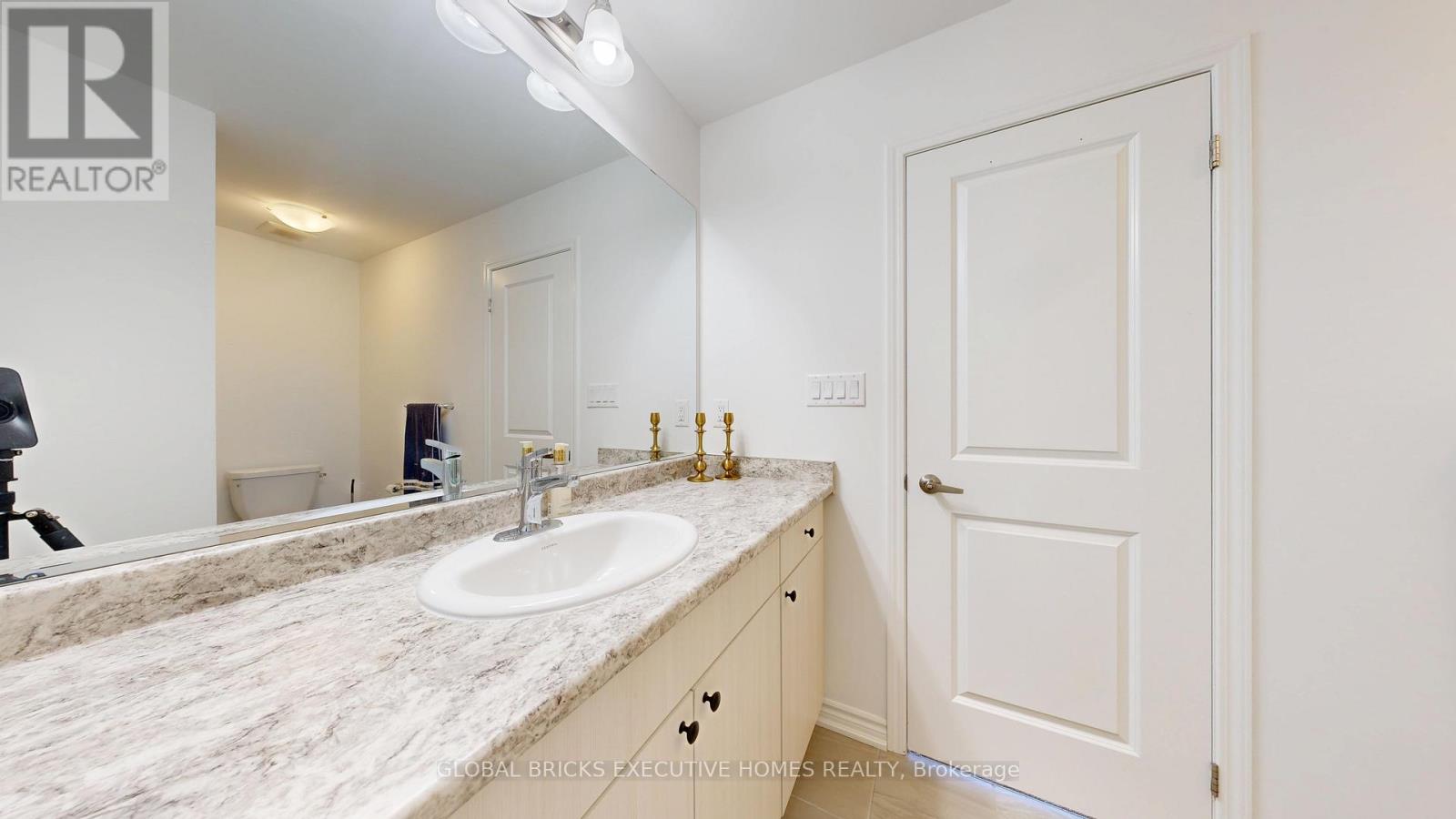 2885 Foxden Square, Pickering, Ontario  L1X 0N9 - Photo 38 - E13654644