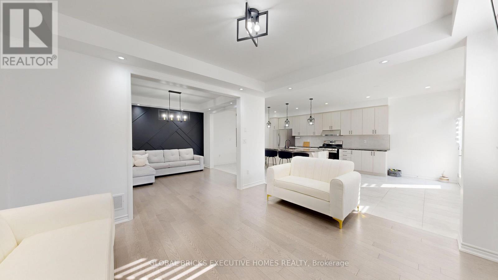 2885 Foxden Square, Pickering, Ontario  L1X 0N9 - Photo 6 - E13654644