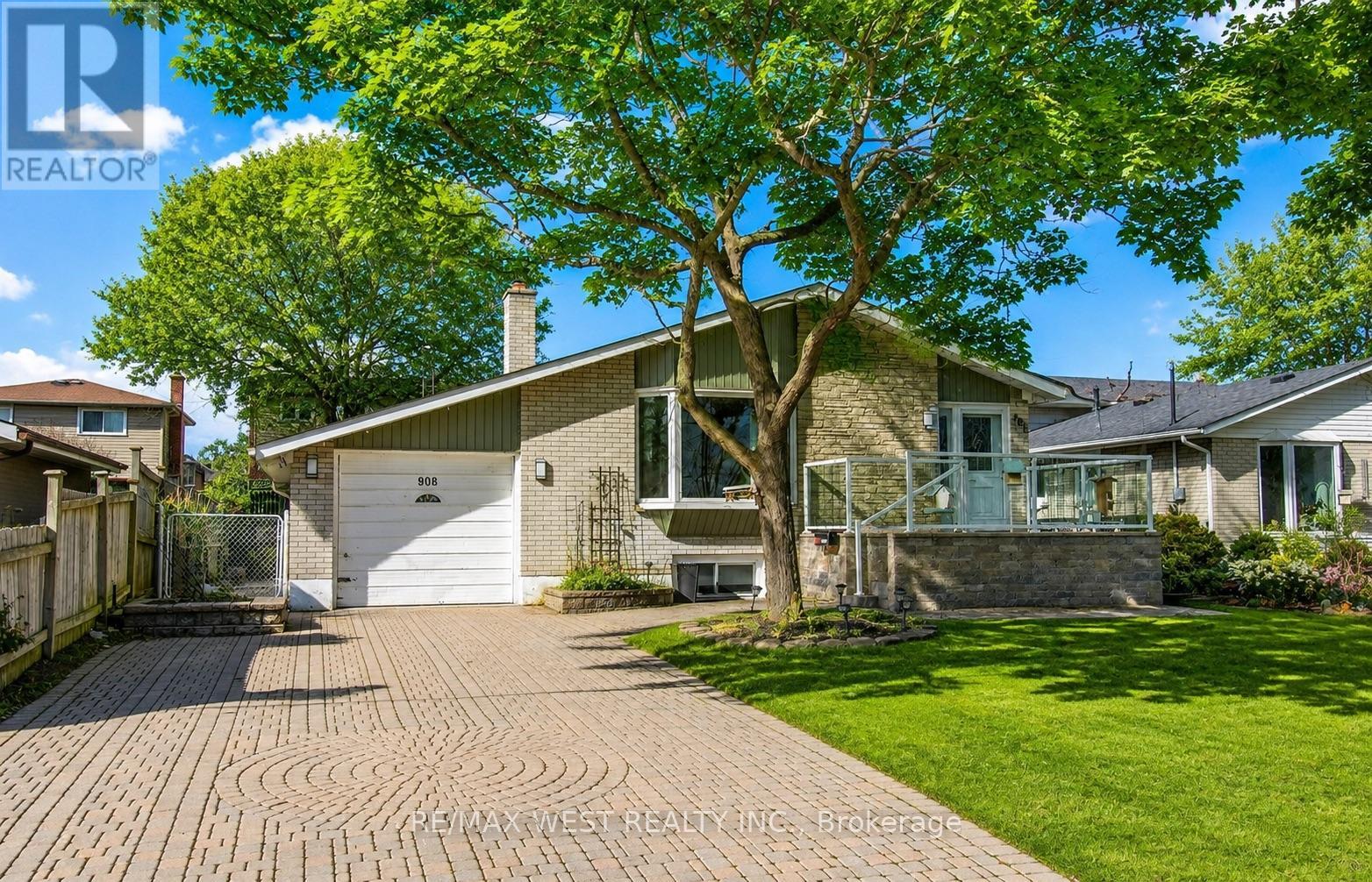 908 LYNX AVENUE, Pickering, Ontario