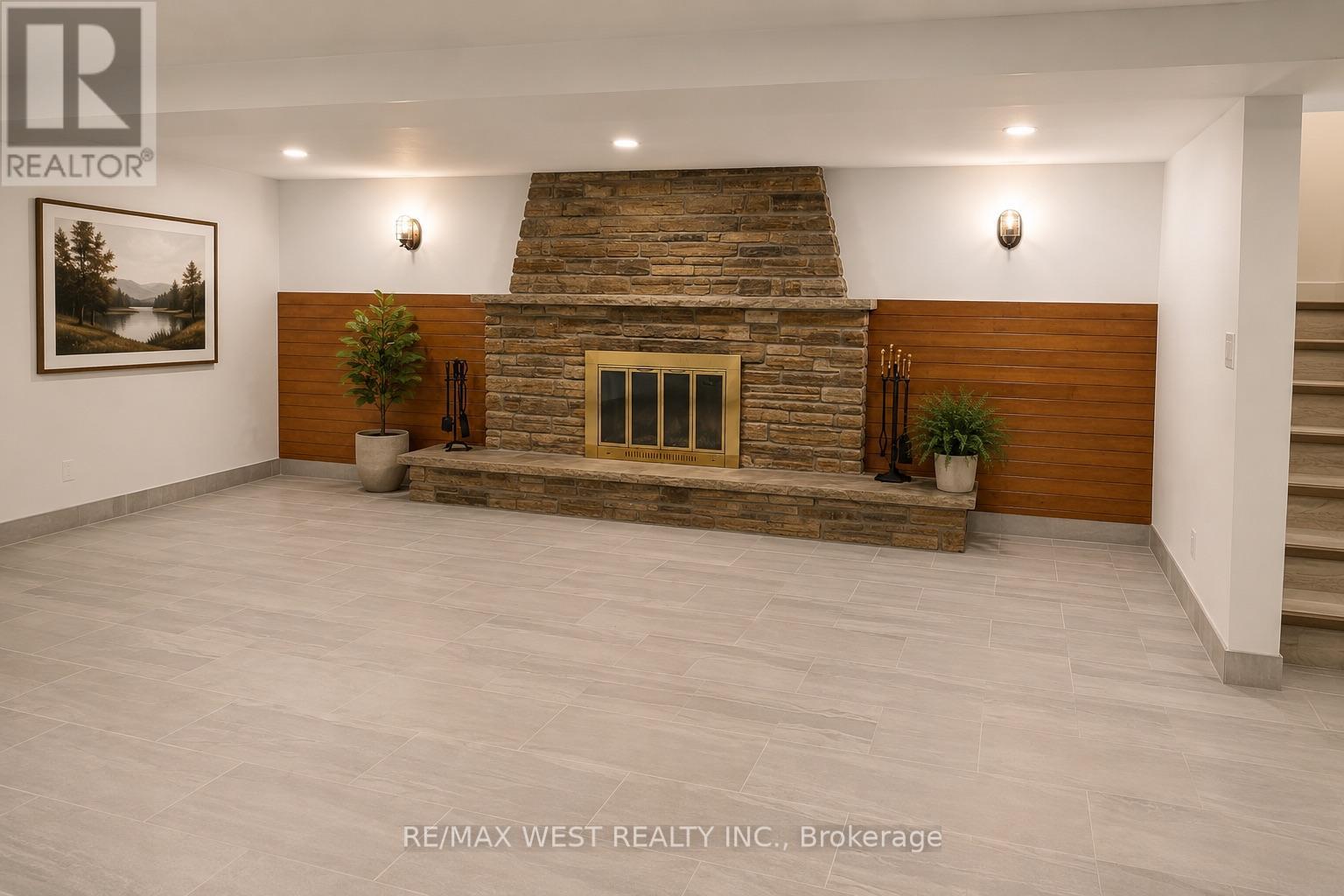 908 Lynx Avenue, Pickering, Ontario  L1W 2K7 - Photo 4 - E13654648