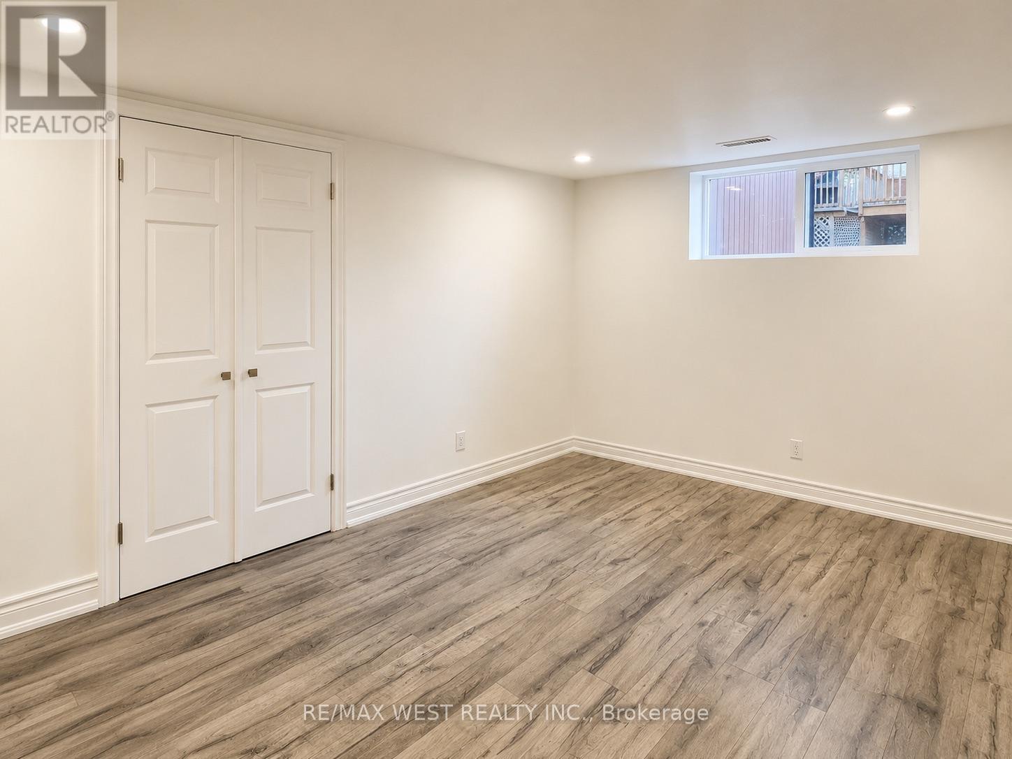 908 Lynx Avenue, Pickering, Ontario  L1W 2K7 - Photo 5 - E13654648