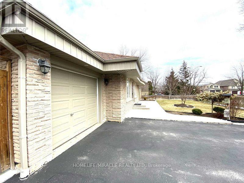 46 Alpha Mills Road, Mississauga, Ontario  L5N 1H6 - Photo 3 - W13654618