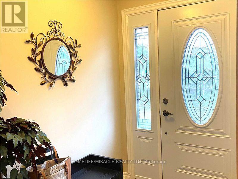 46 Alpha Mills Road, Mississauga, Ontario  L5N 1H6 - Photo 4 - W13654618