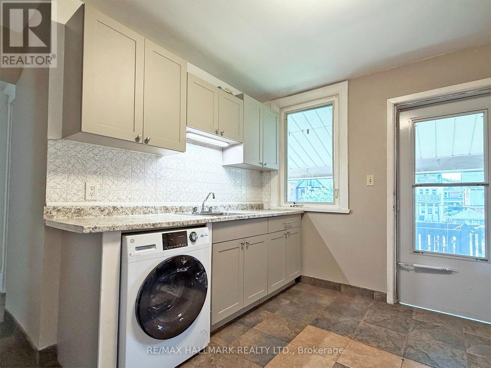2 Upper - 576 Ossington Avenue S, Toronto, Ontario M6G 3T5 - Photo 6 - C13116136