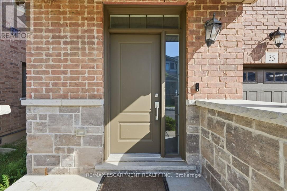 35 Pelican Lane, Hamilton, Ontario  L8K 0A4 - Photo 3 - X13654650