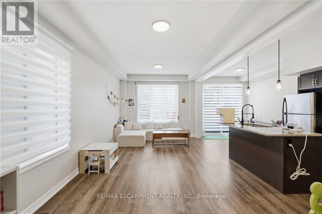 35 Pelican Lane, Hamilton, Ontario  L8K 0A4 - Photo 4 - X13654650