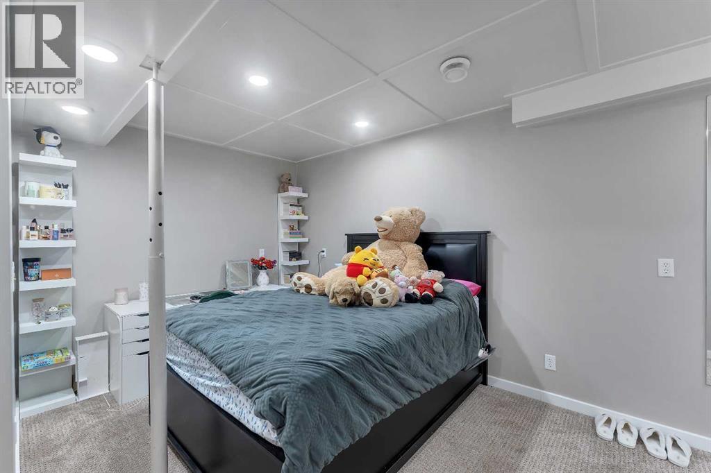 33 Edgevalley Way Nw, Calgary, Alberta  T3A 4X7 - Photo 49 - A2316581