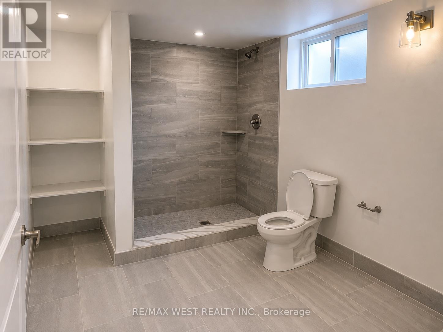 908 Lynx Avenue, Pickering, Ontario  L1W 2K7 - Photo 8 - E13654648
