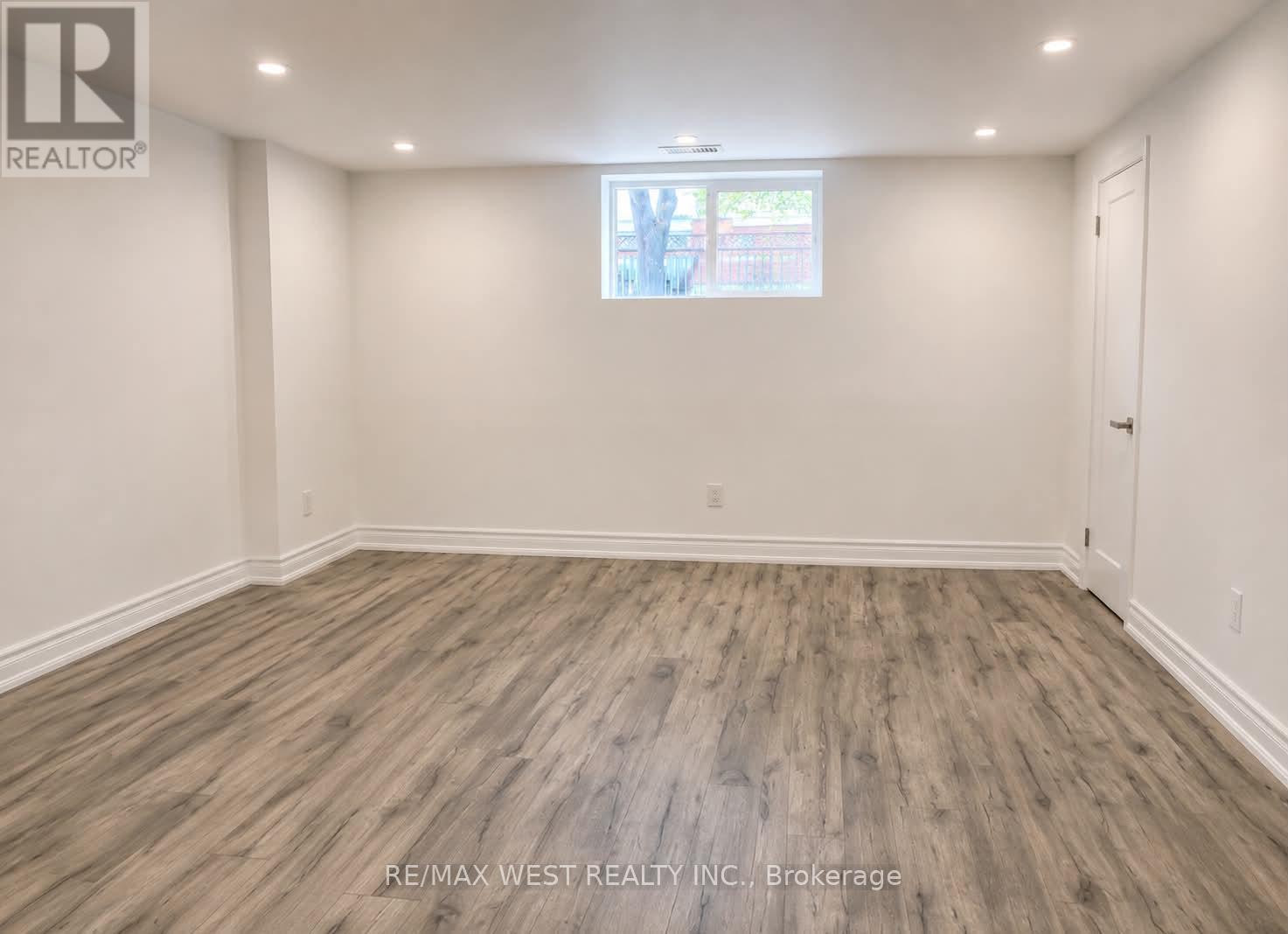 908 Lynx Avenue, Pickering, Ontario  L1W 2K7 - Photo 7 - E13654648