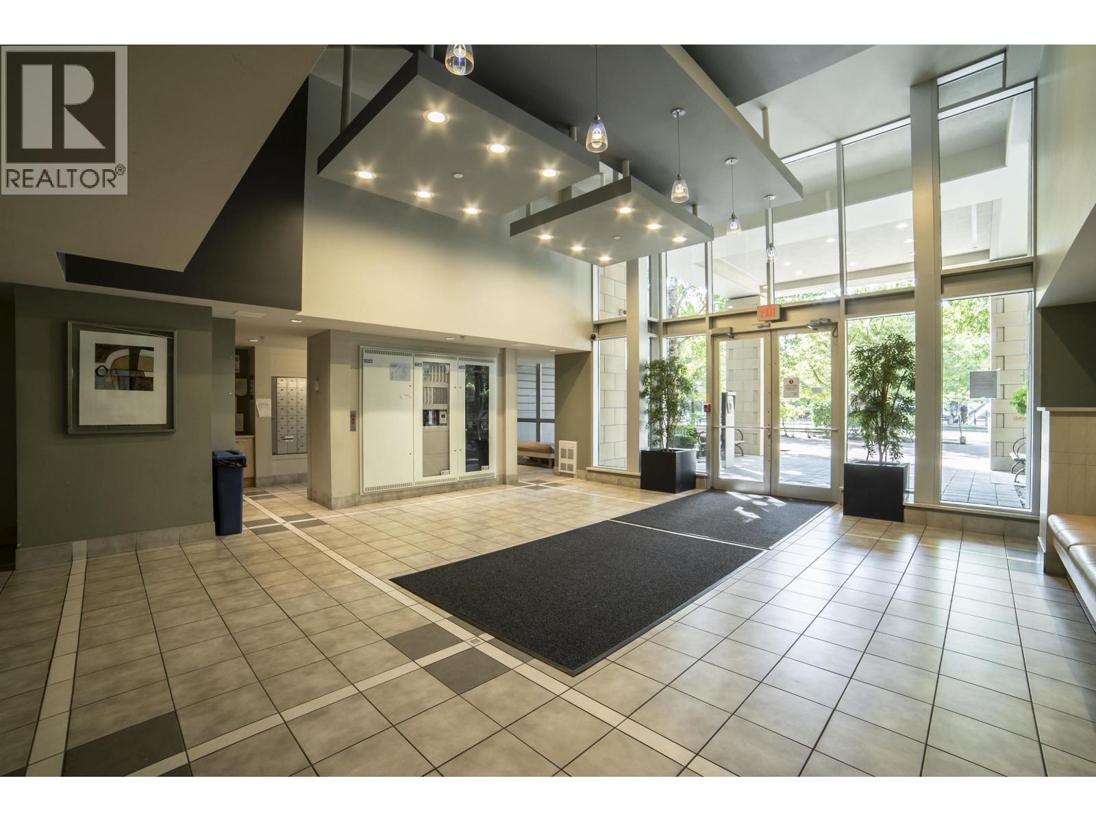21f 3663 Crowley Drive, Vancouver, British Columbia  V5R 6H4 - Photo 2 - R3153978