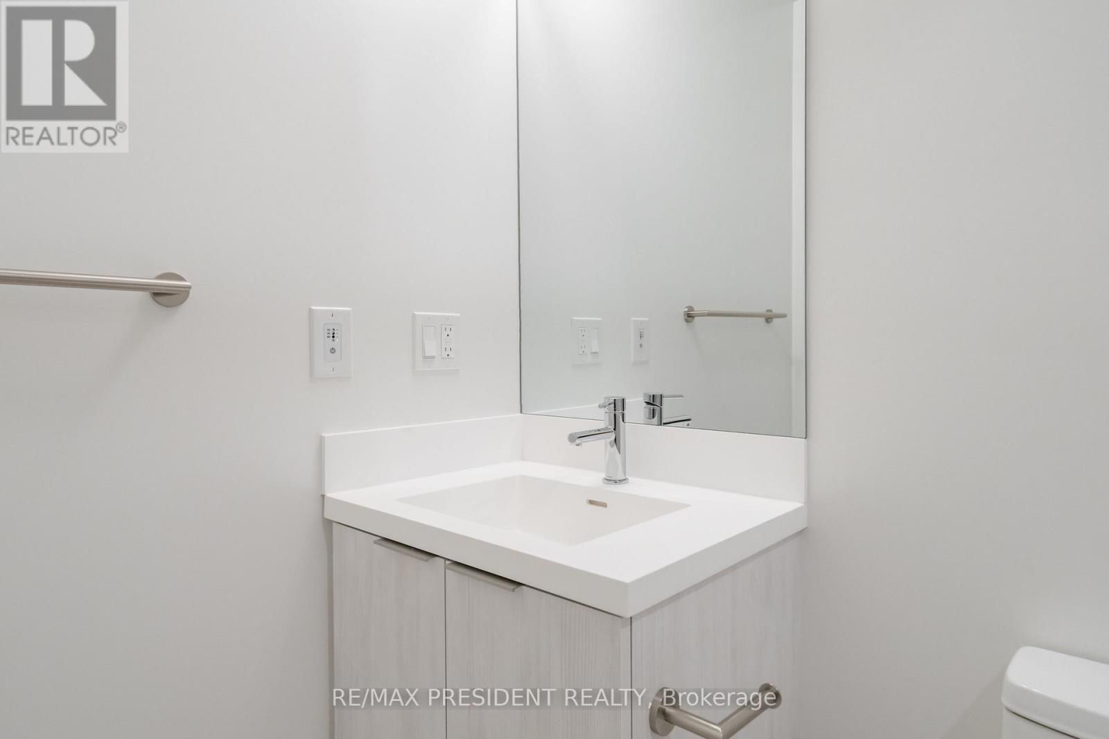808 - 400 King Street W, Toronto, Ontario  M5V 1K2 - Photo 10 - C13596792