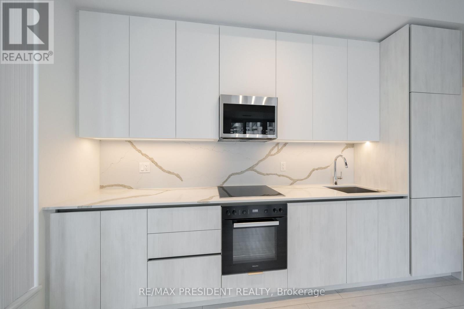 808 - 400 King Street W, Toronto, Ontario  M5V 1K2 - Photo 3 - C13596792
