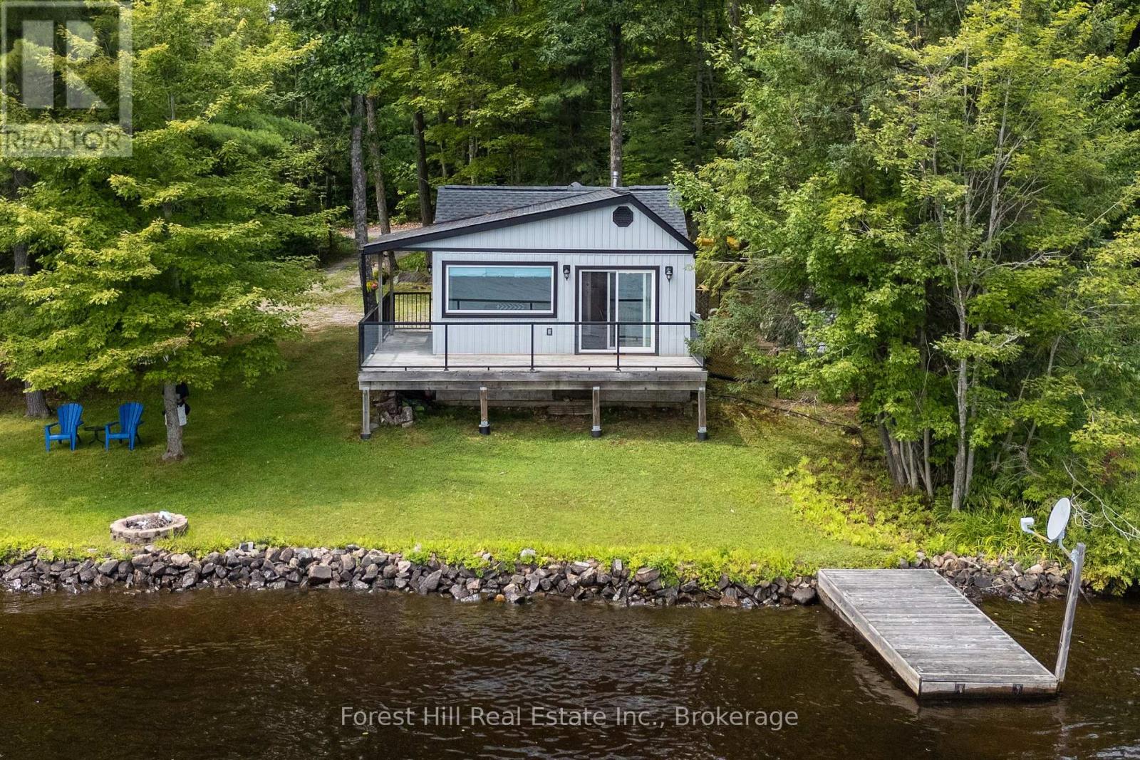 1048 WEST BLACK LAKE ROAD, Muskoka Lakes, Ontario