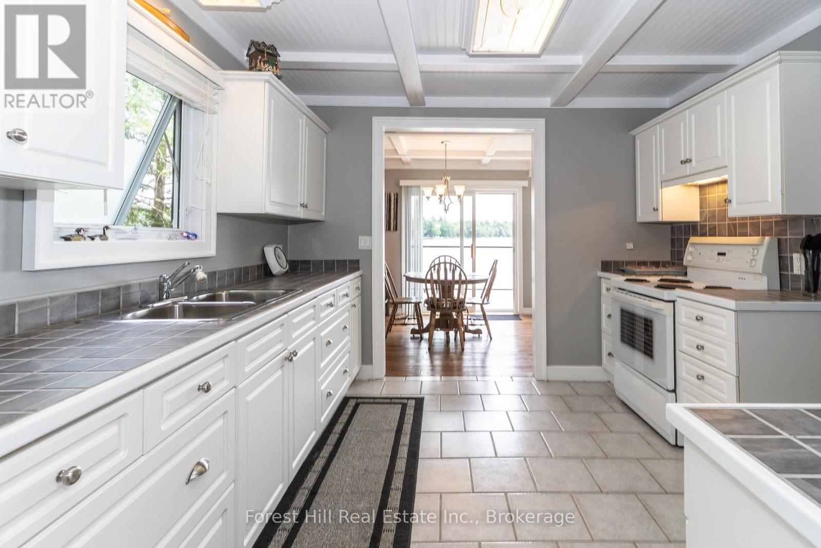 1048 West Black Lake Road, Muskoka Lakes, Ontario  P0C 1M0 - Photo 7 - X13654668