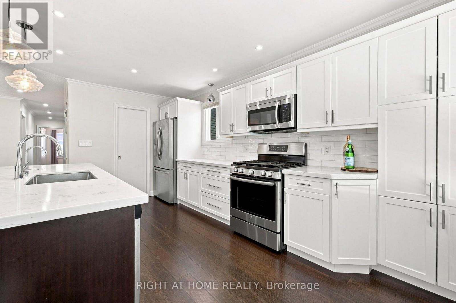 374 Salerno Street, Oshawa, Ontario  L1J 6W3 - Photo 11 - E13654666