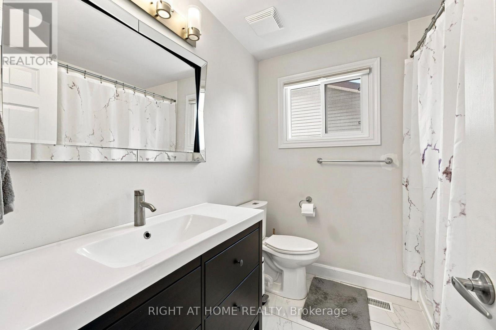 374 Salerno Street, Oshawa, Ontario  L1J 6W3 - Photo 12 - E13654666