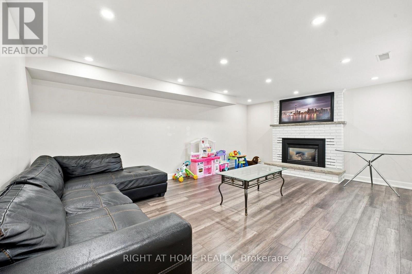 374 Salerno Street, Oshawa, Ontario  L1J 6W3 - Photo 21 - E13654666