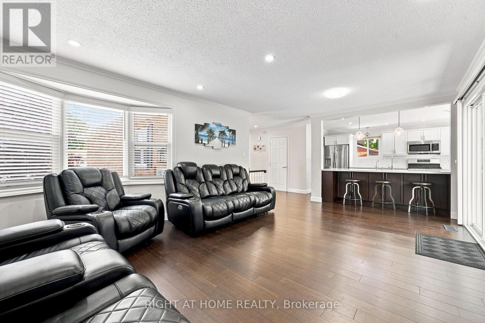 374 Salerno Street, Oshawa, Ontario  L1J 6W3 - Photo 6 - E13654666