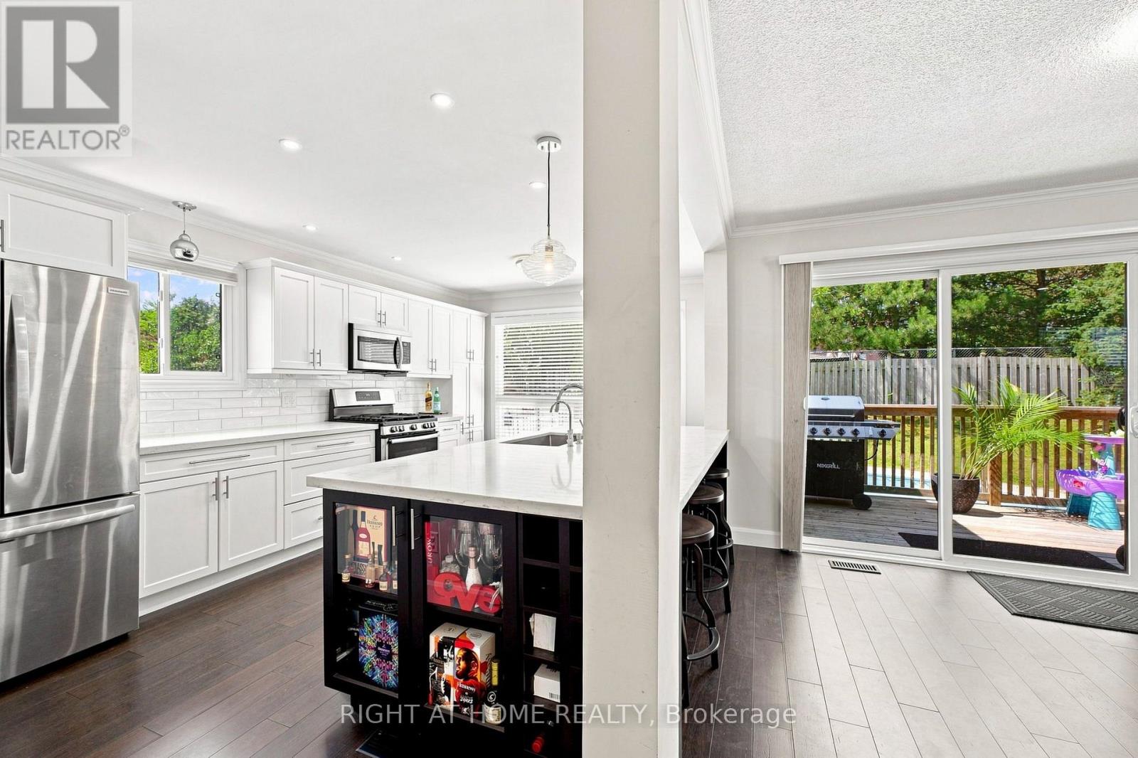 374 Salerno Street, Oshawa, Ontario  L1J 6W3 - Photo 7 - E13654666