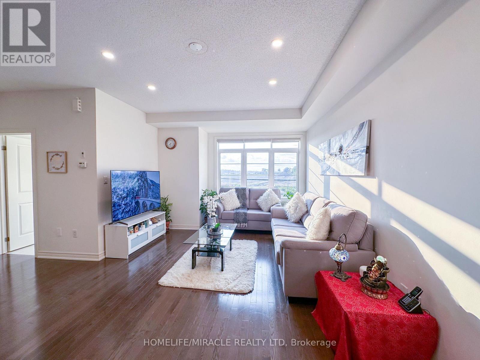 58 Fruitvale Circle, Brampton, Ontario  L7A 5B8 - Photo 3 - W13618542