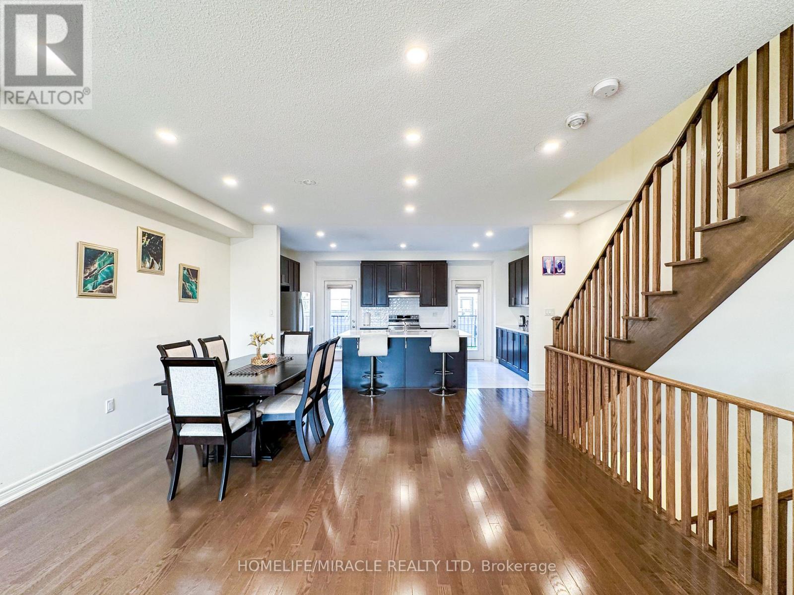 58 Fruitvale Circle, Brampton, Ontario  L7A 5B8 - Photo 5 - W13618542