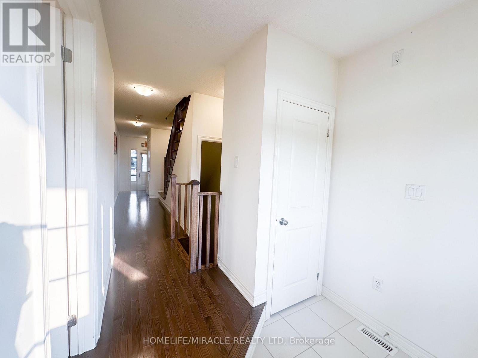 58 Fruitvale Circle, Brampton, Ontario  L7A 5B8 - Photo 7 - W13618542