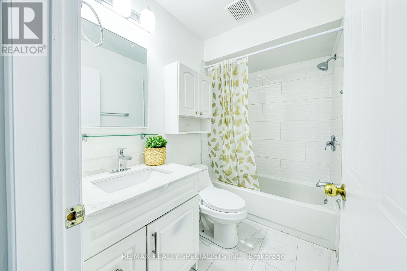 35 Softneedle Avenue, Brampton, Ontario  L6R 1K4 - Photo 15 - W13654506